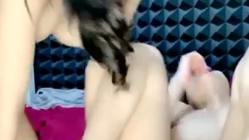 Flora Duet Lesbi Omek Bareng Bling2