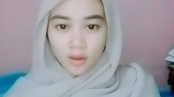 Jilbab Mbak Vita Pamer Belahan Toket