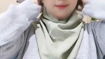 Bokep Jilbab Kangen Lihat Tante MiuMiu Hijab STW Remas Buah Dada
