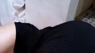 Jilbab Hitam Menikmati Sepongannya