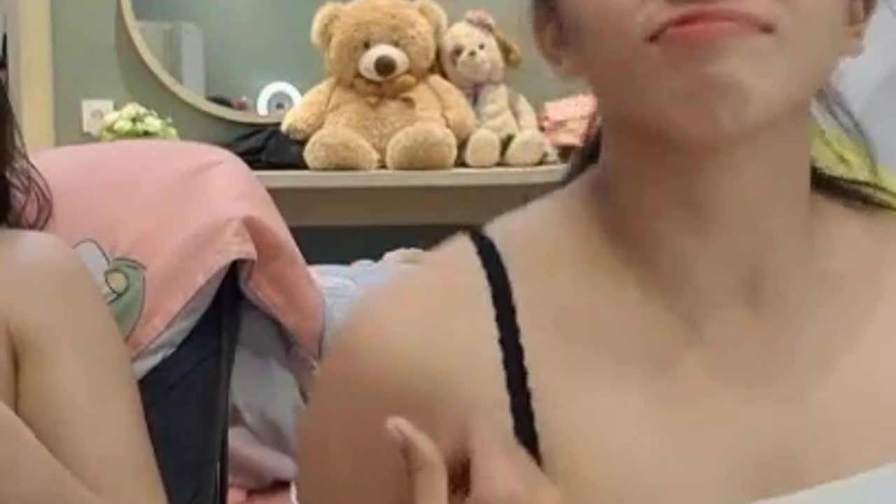 Bintang Live Pamer Toketnya Mulus